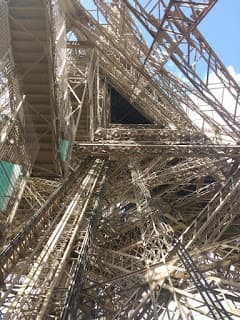 Torre Eiffel, Paris, sob um ângulo diferente